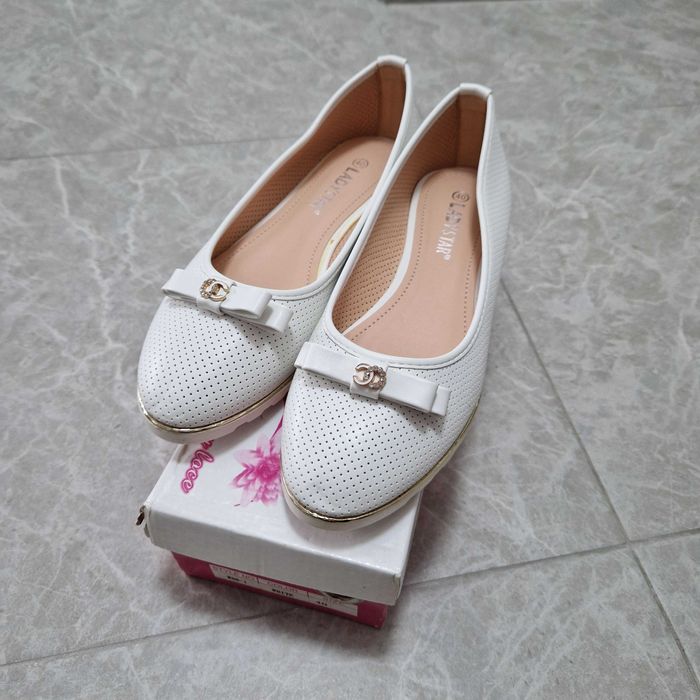 Бели  ежедневни обувки