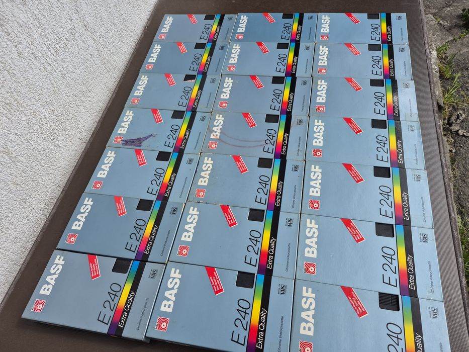 Vând 21 casete video VHS originale Basf de 240 minute colectie de filme diferite genuri 

- Lot 80 casete video VHS originale Basf, cu colecție de fil