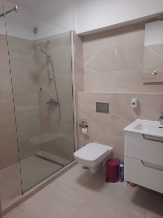 Inchiriez apartament