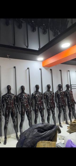 Erkak maneken sotiladi