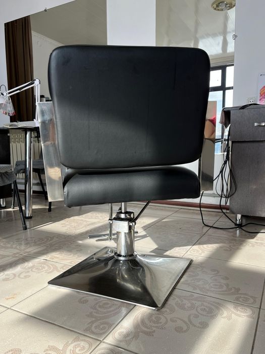 Парикмахерская кресло