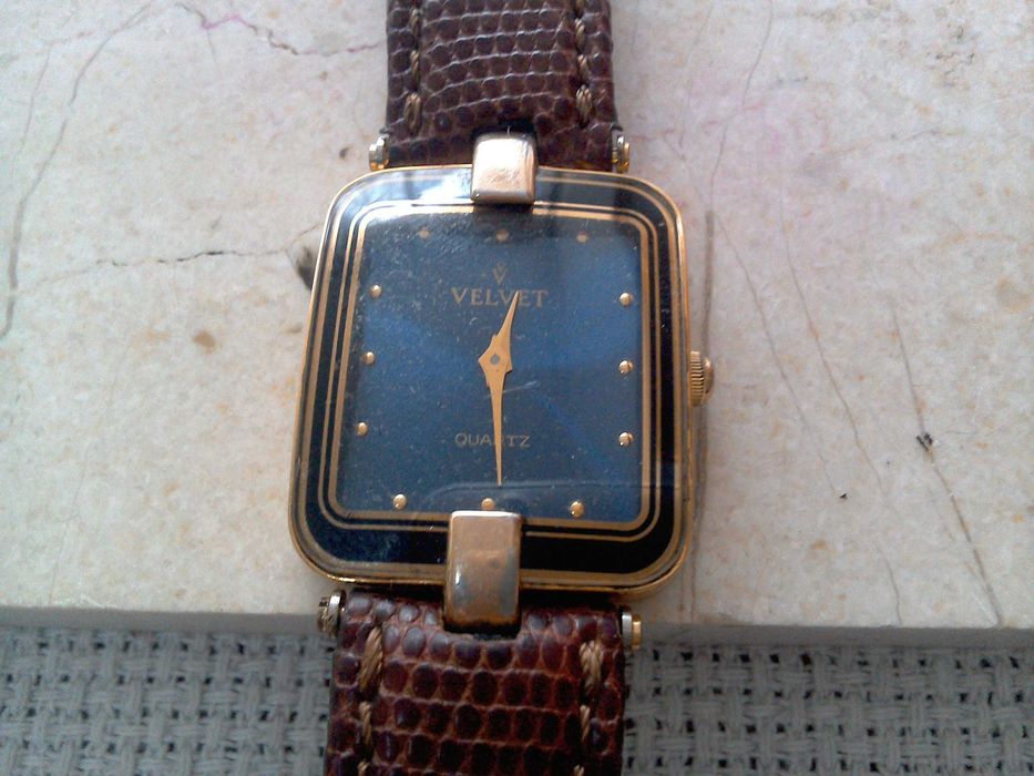 Ceas Velvet placat aur, damă, quartz, 30 x 25 mm, curea piele crocodil