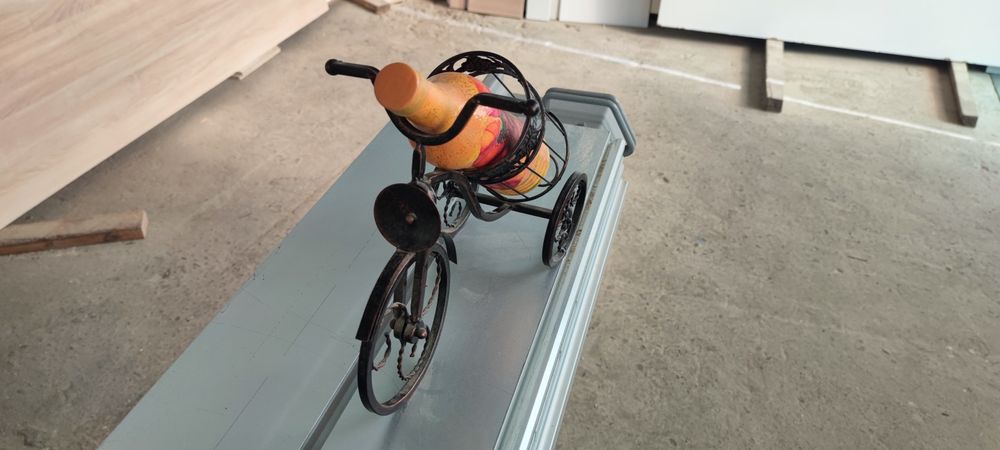 Поставка за бутилка, украса