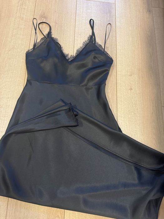 Сатенена рокля на Zara