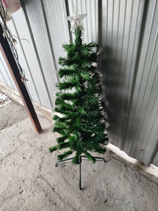 Продам искусственную ёлку.