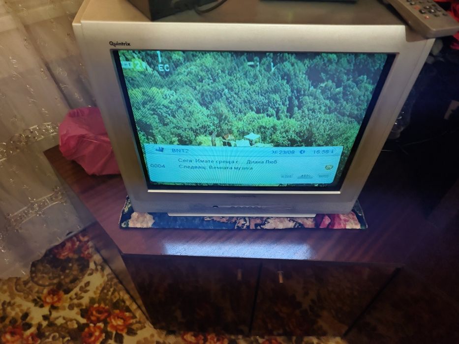 Телевизор Panasonic Qwintrix 21, цифров приемник TVstar и антена