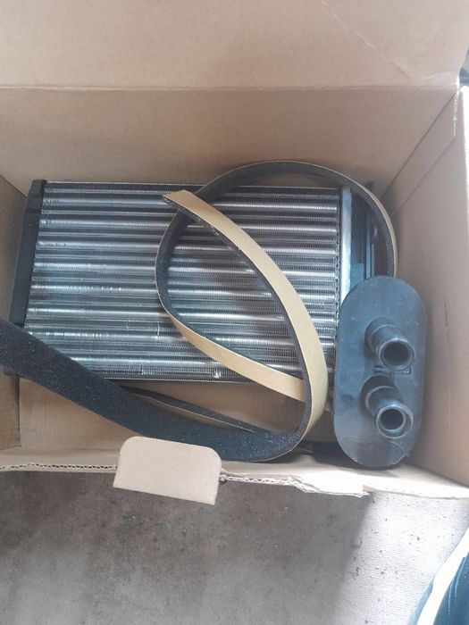 Продам  радиатор печки на ауди  в3