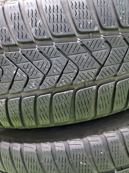 2 бр зимни 225/55/17 Pirelli