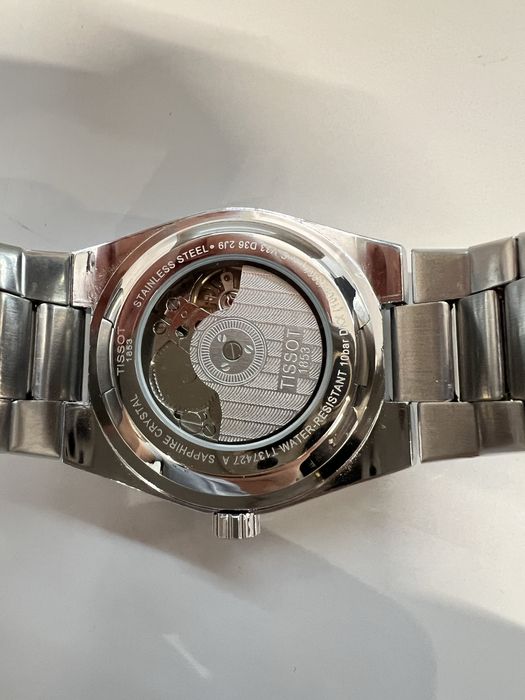 Часовник Tissot.