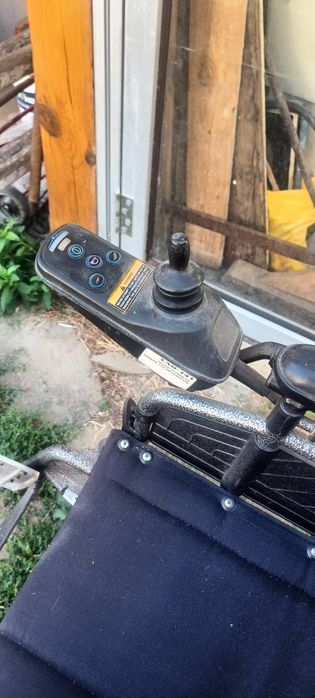 Инвалидна електрическа количка