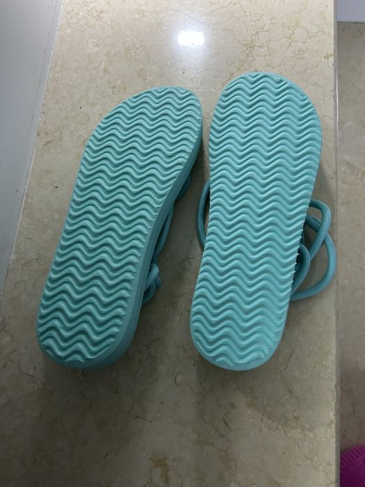 Sandale noi foarte usoare