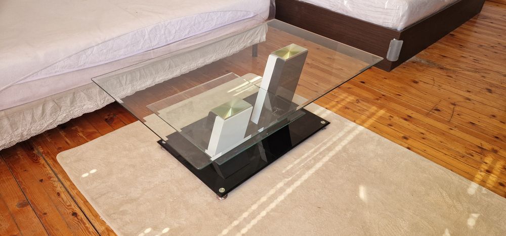 Стъклена холна маса