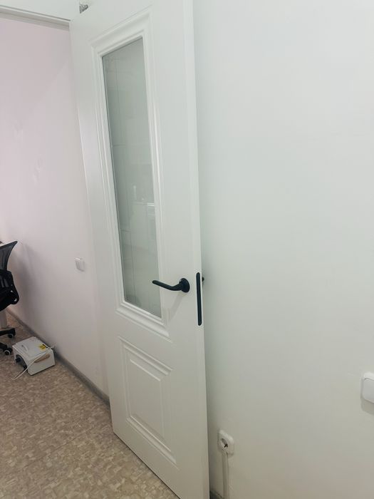 Продам двери белые