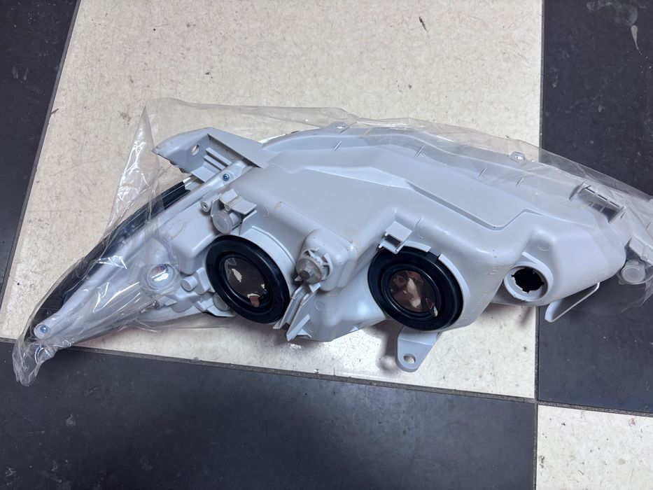 Фары Camry 35 новые