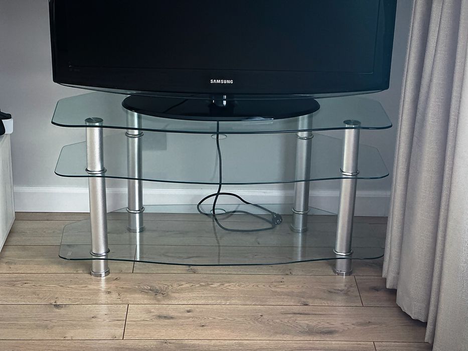 Продается телевизор Samsung 60*100 и тумба под нее