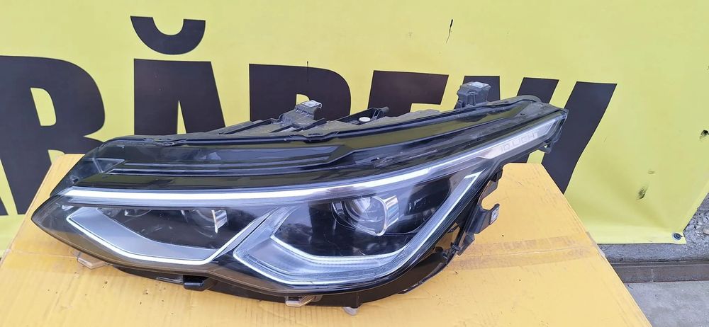 Far stanga Volkswagen Golf 8 LED iq.light