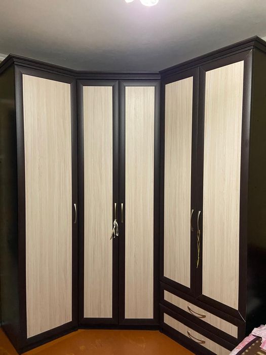 Продам угловой шкаф