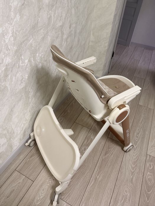 Продам стул для кормления happi baby
