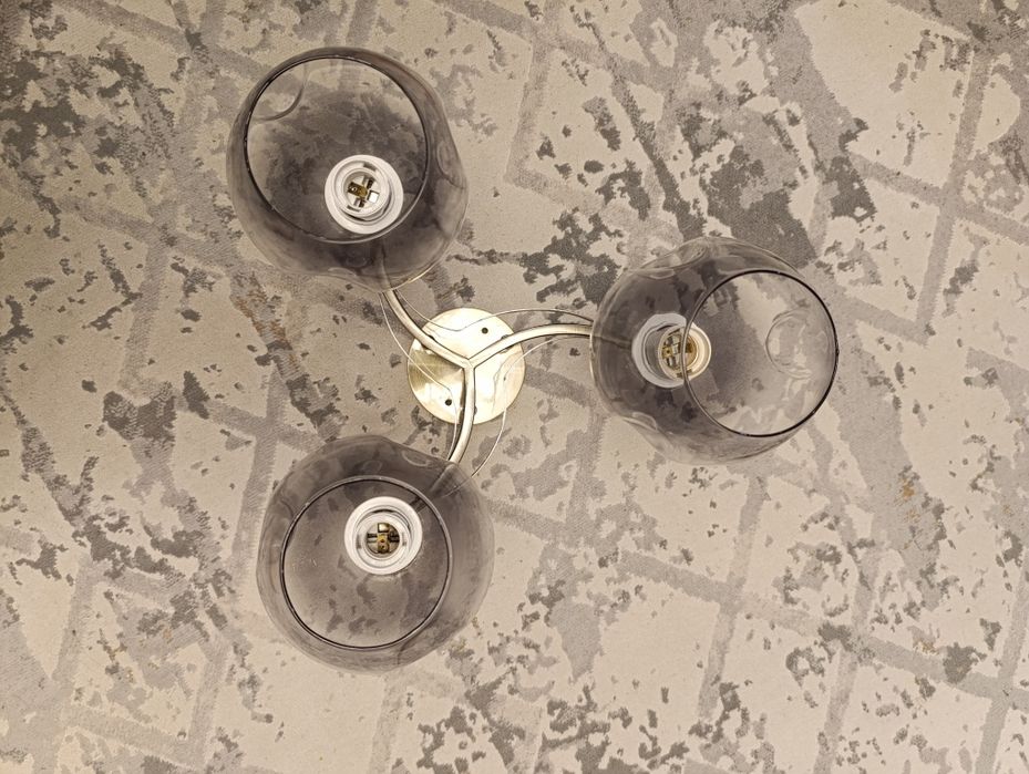 Продам    люстру