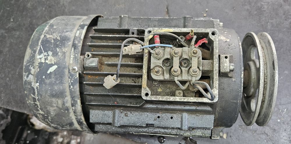 Продам электро двигатель б/у