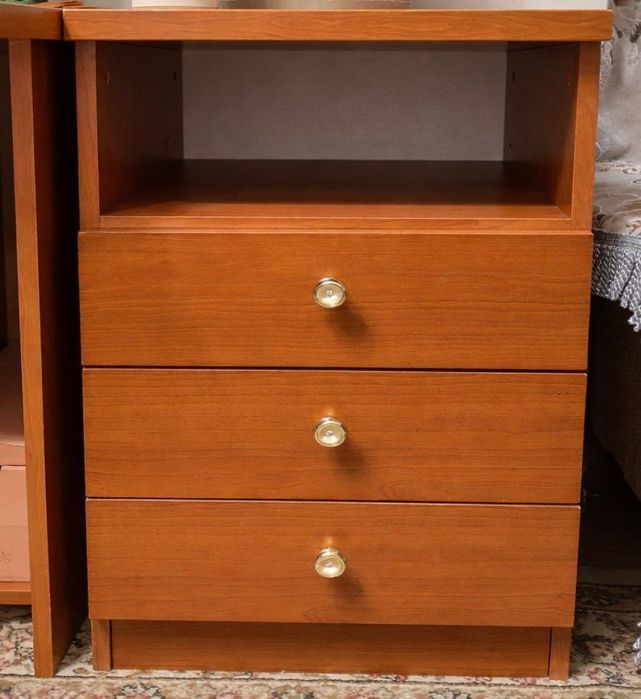 Стол письменный с тумбой