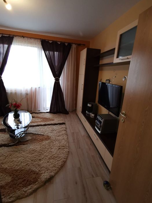 Închiriez garsonieră