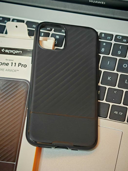 Противоударен Силиконов Калъф за iPhone 11 Pro / Spigen Core Armor Case / Черен /