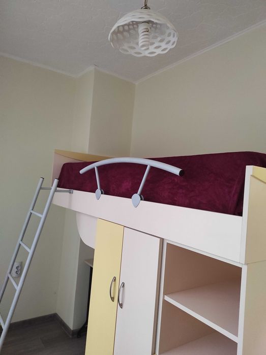 Детско горно легло с гардероб и етажерка