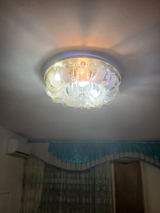 Продам люстру в зал