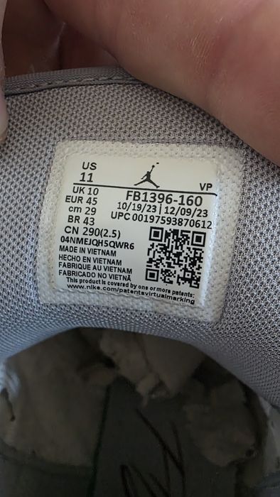 Jordan Stay Loyal 3 aproape noi