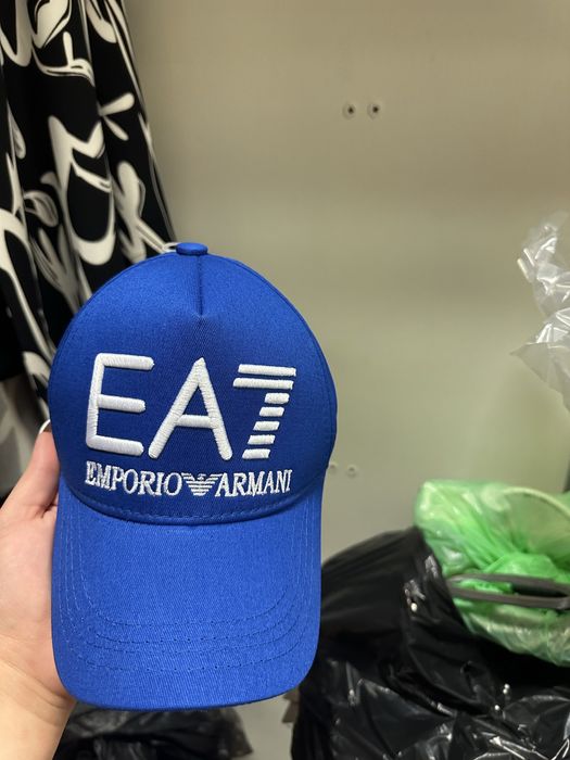 Шапки с козирка и идиотки марки НА ЕДРО