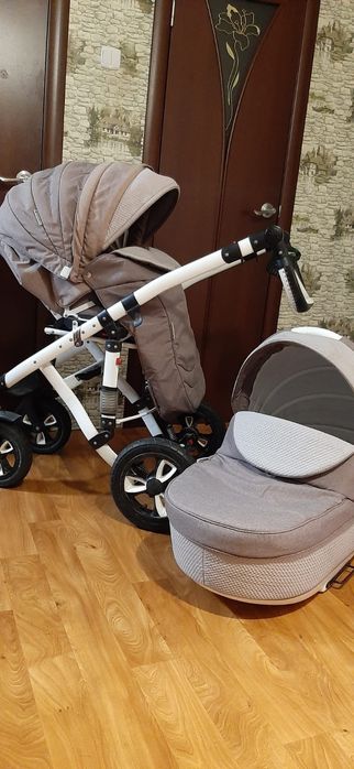 Продам коляску 3в1