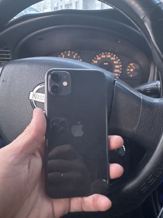 Продам iPhone 11 в хорошем состоянии