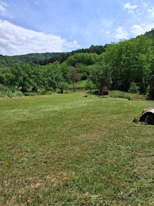 Casă la țară,,peste 9500 m2 grădină/ teren