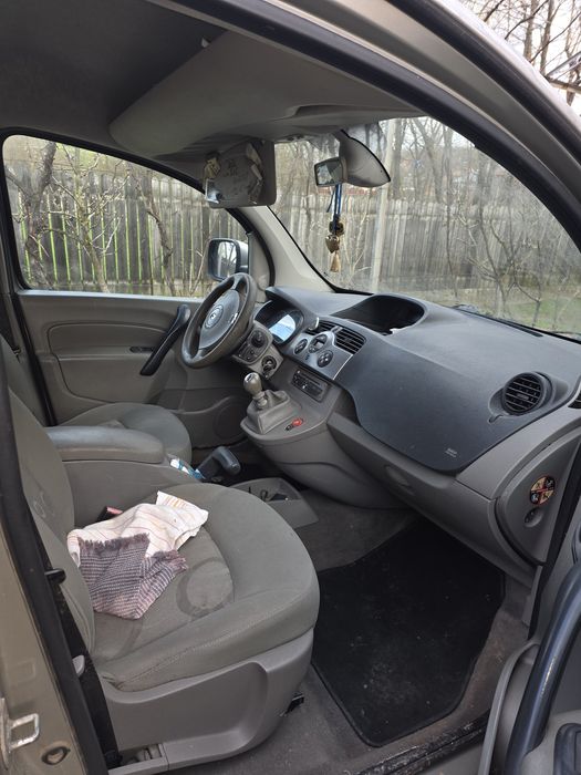 Inchiriez Renault Kangoo Family pentru Glovo/Bolt Food/ Wolt