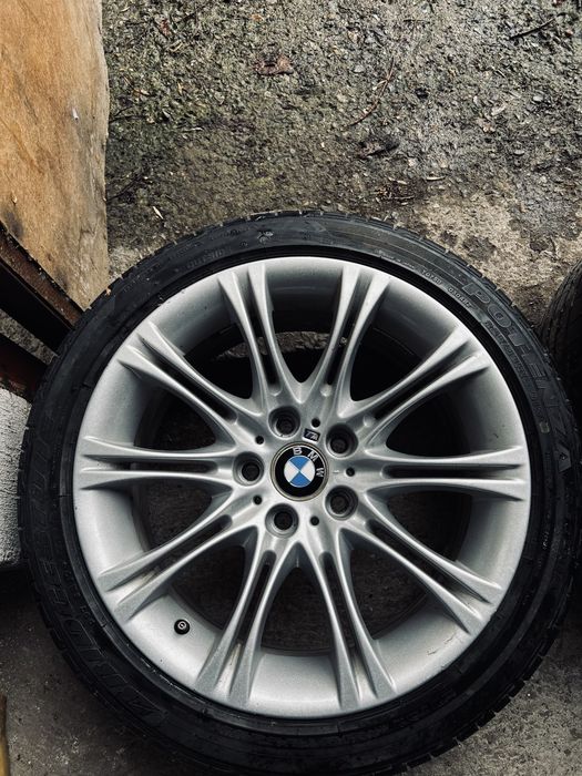 Продам комплект оригинальных дисков BMW с резиной