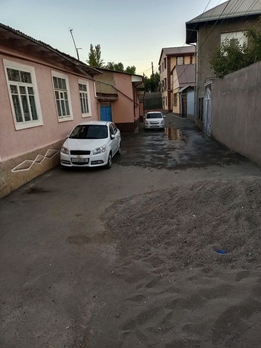 Uy sotiladi  Lakatsa zor