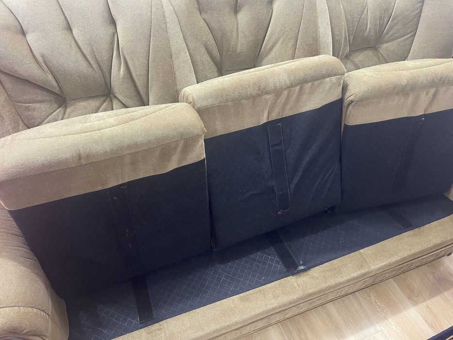 Красив триместен диван