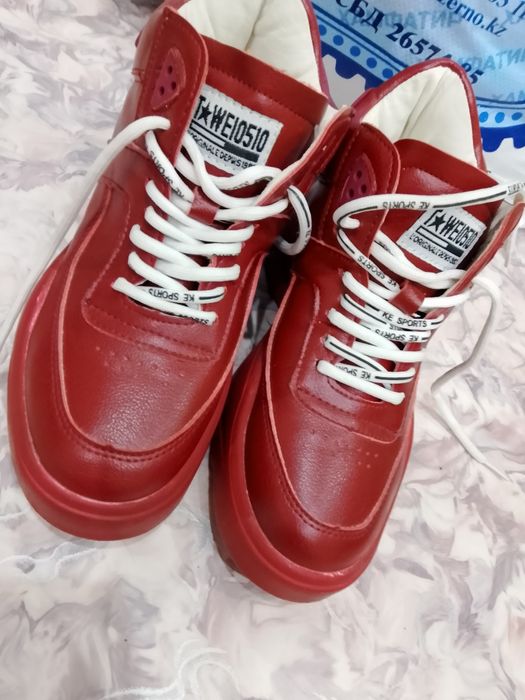 Кроссовки-сникерсы