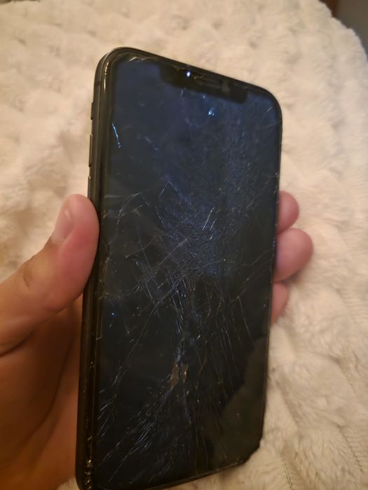 Iphone 11 pentru  piese