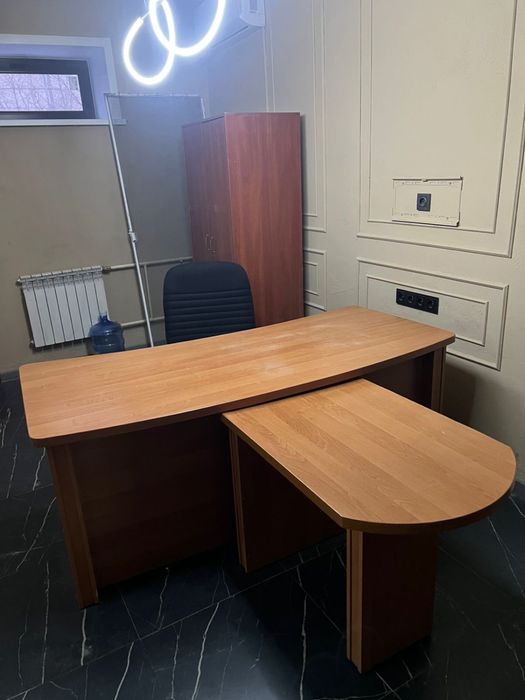 Шкаф + 2 стола.