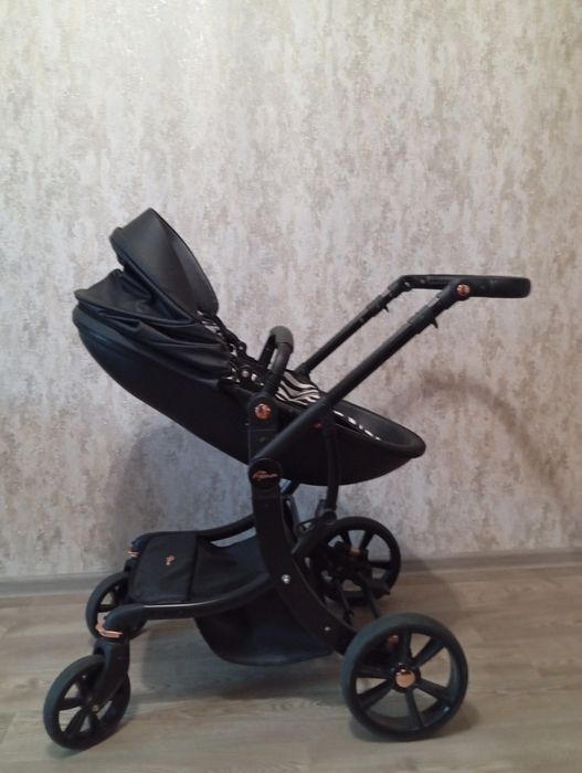 Продам детскую коляску