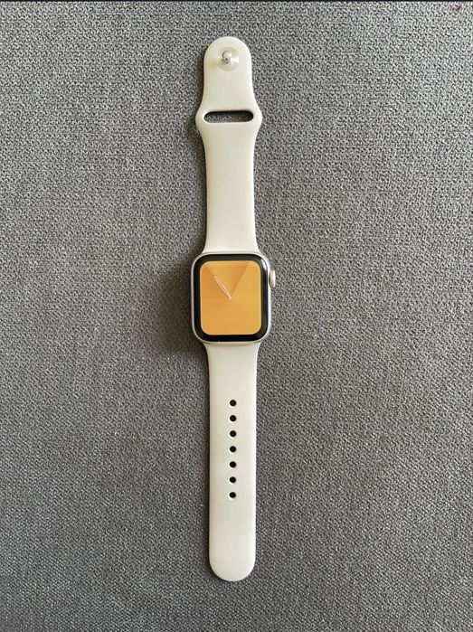 Apple Watch SE 2 gen / 40 mm / Starlight
