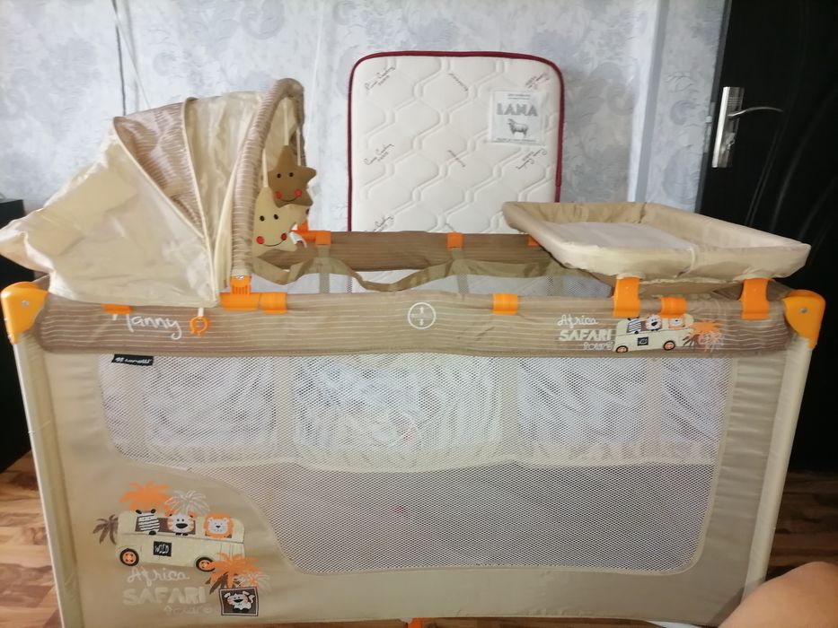 Бебешка сгъваема кошара Lorelli на 2 нива с 2 матрака, повивалник и лю