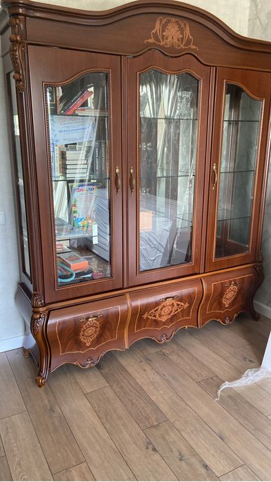 Стол и стенку для зала