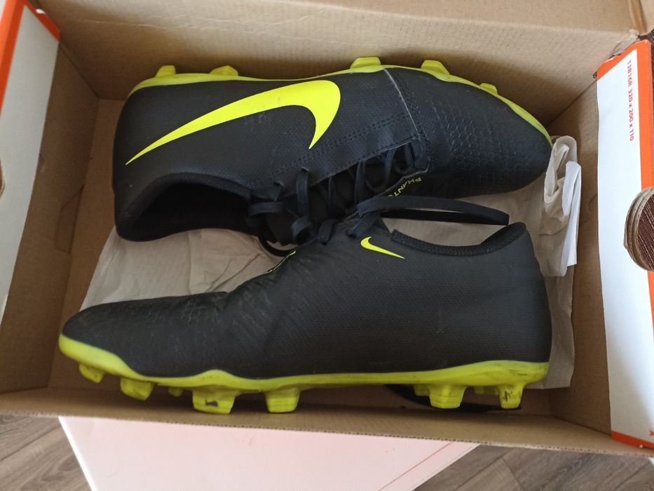 Футбольные бутсы