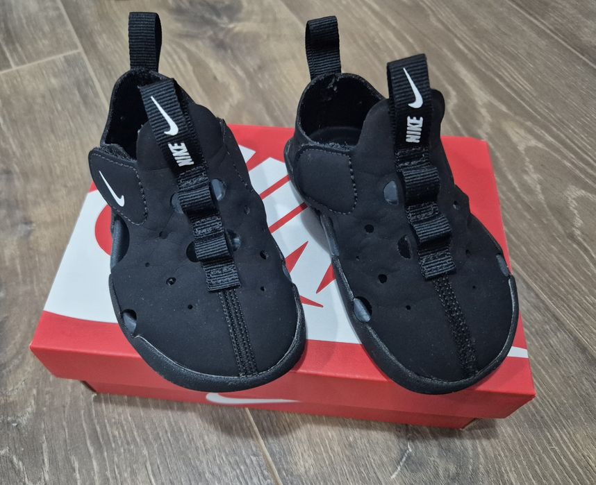 Vand Nike Sandale cu inchidere velcro