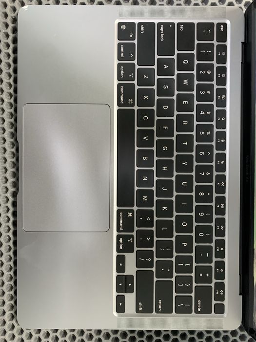 Macbook Air M1. аккумулятор 98%.