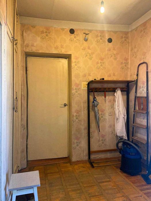 Срочно в связи с отъездом 2\4\4 60м.кв. (  77 серия. )