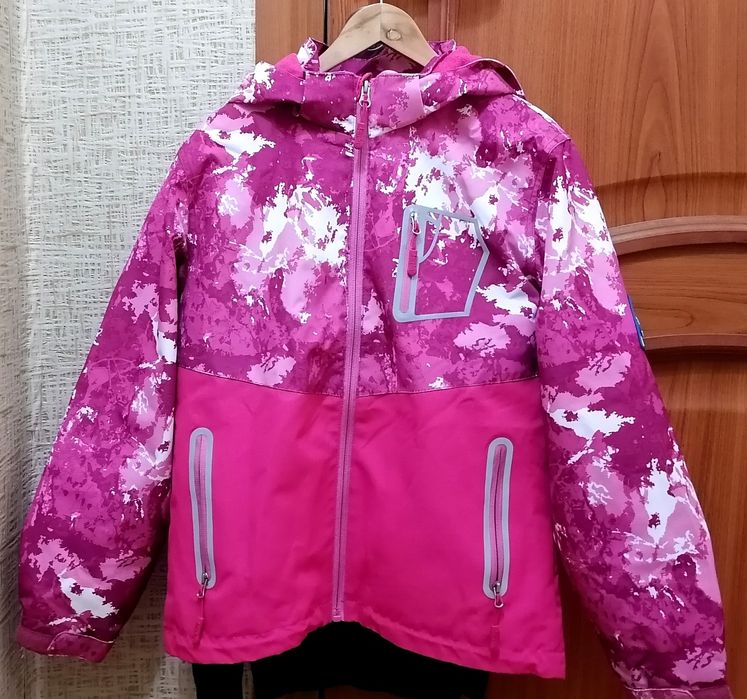 Продам ветровку для девочки